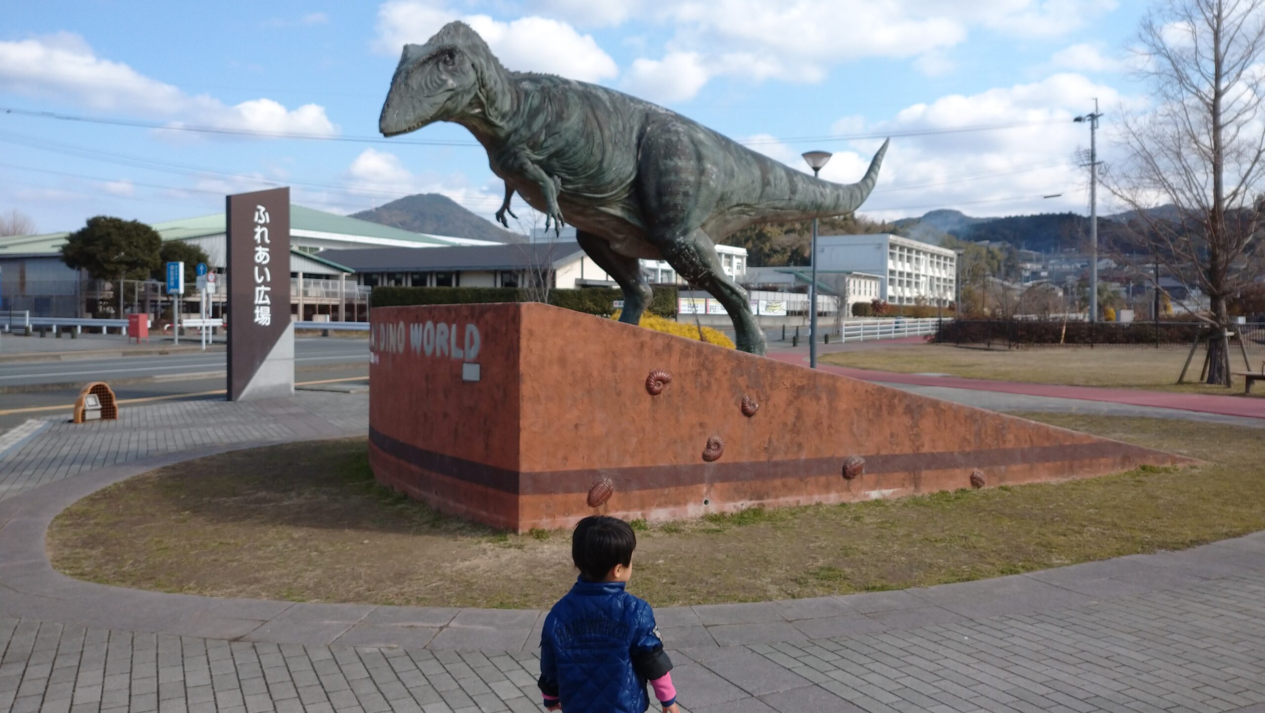 御船町 町を見下ろす御船城跡地 城山公園 からもコストコ 21年春開業 が見えるかな くまとr子の子育て日記 860日目 熊本ぼちぼち新聞